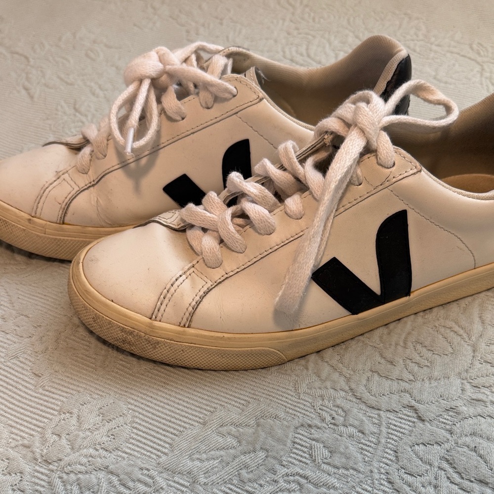 Available until Apt 12. Reduced price Veja White Leather Sneakers Black V Detail